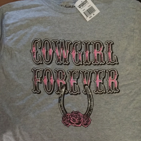 Tops - Size Medium T-Shirt